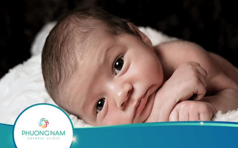 Trẻ Sơ Sinh Ngủ Ngày Thức Đêm Phải Làm Sao?