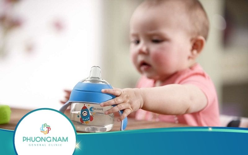 Góc Hỏi Đáp: Có Nên Cho Trẻ Sơ Sinh Uống Nước Hay Không?