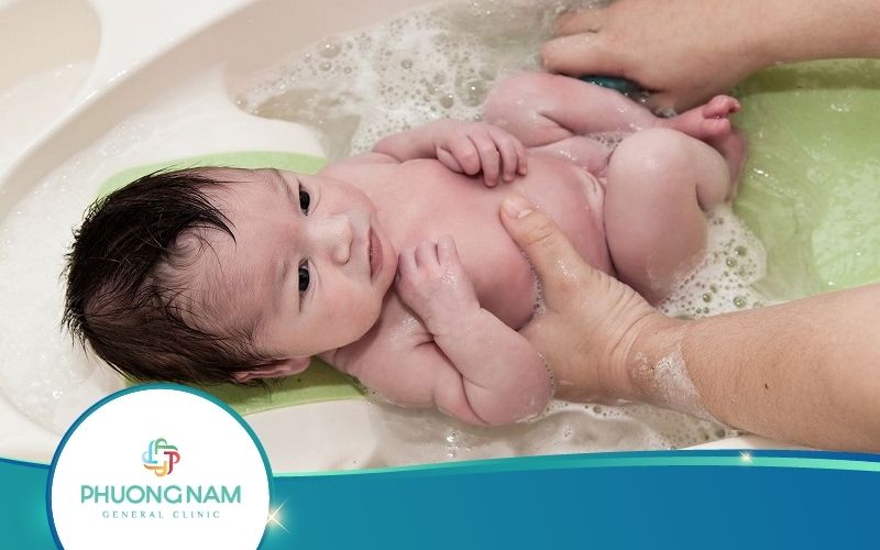 Tắm Lá Riềng Cho Trẻ Sơ Sinh – Tốt Hay Nguy Hiểm?