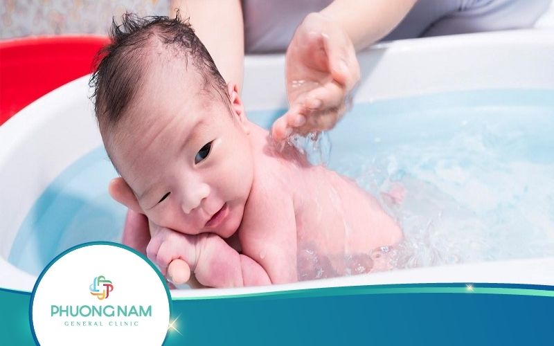 Bé Tiêm Ngừa Về Có Được Tắm Không? Cần Lưu Ý Gì?