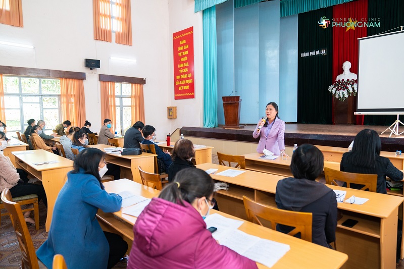 Thạc sĩ, Bác sỹ Nguyễn Thị Hiếu Hòa - Giám đốc Trung tâm Y tế Đà Lạt phát biểu tại buổi tập huấn.