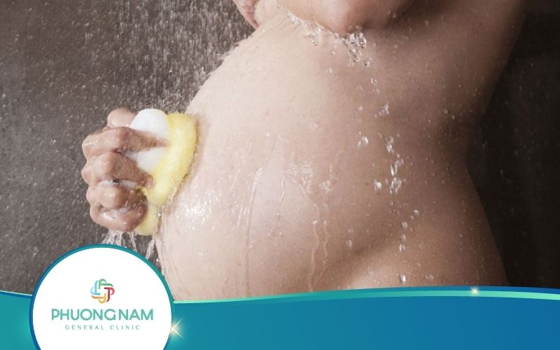 Bà Bầu Tắm Có Được Kỳ Bụng Không? – Hướng Dẫn Tắm Đúng Cách