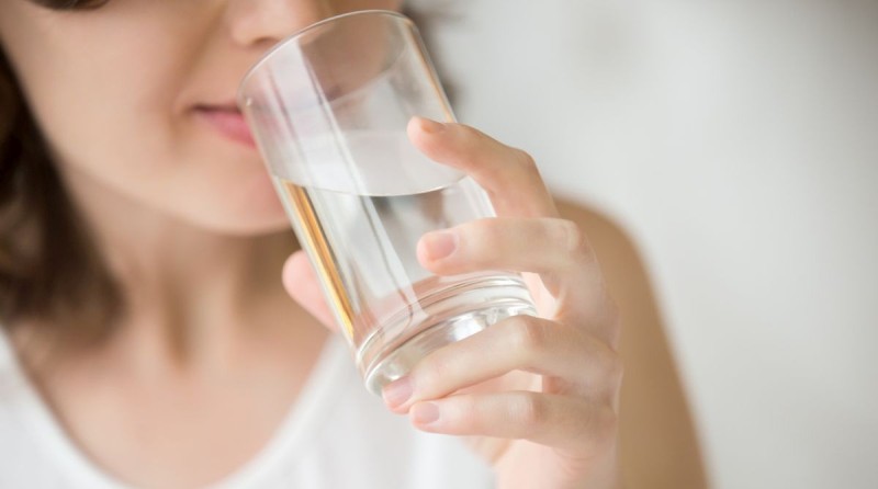 Uống nước muối có tác dụng gì?