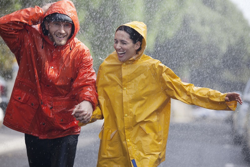 Mặc áo mưa chạy bộ có giúp giảm cân?