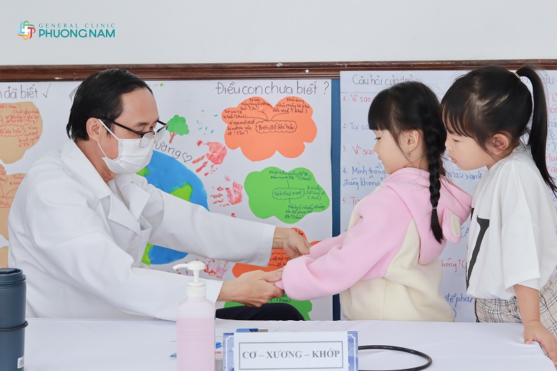 Đa khoa Phương Nam tổ chức khám sức khỏe tổng quát cho 300 em nhỏ trường THT - Mầm Non Song Ngữ Đà Lạt