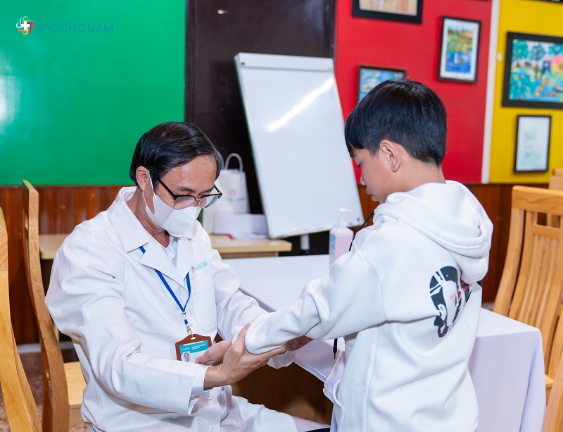 Đa khoa Phương Nam tổ chức thăm khám, tặng quà cho các em nhỏ tại Làng trẻ SOS Đà Lạt