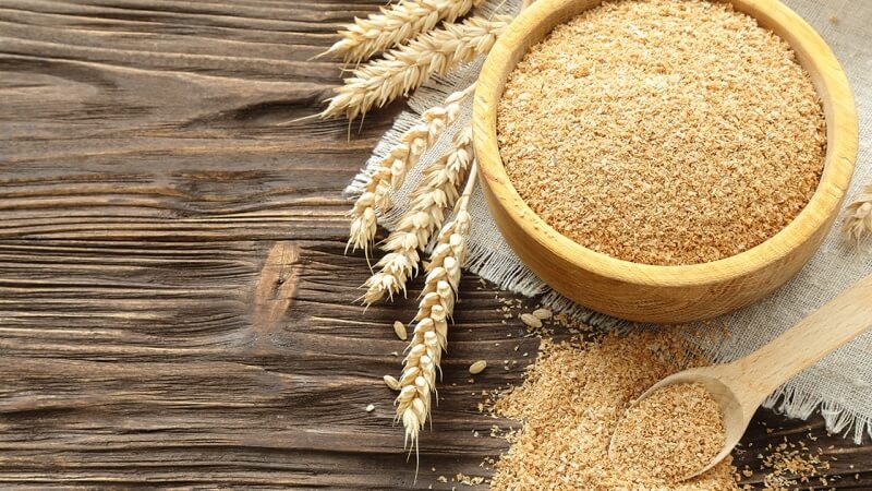 Tương tự như các loại đậu, cám lúa mì chứa hàm lượng phytates cao khiến cơ thể không hấp thụ được canxi.