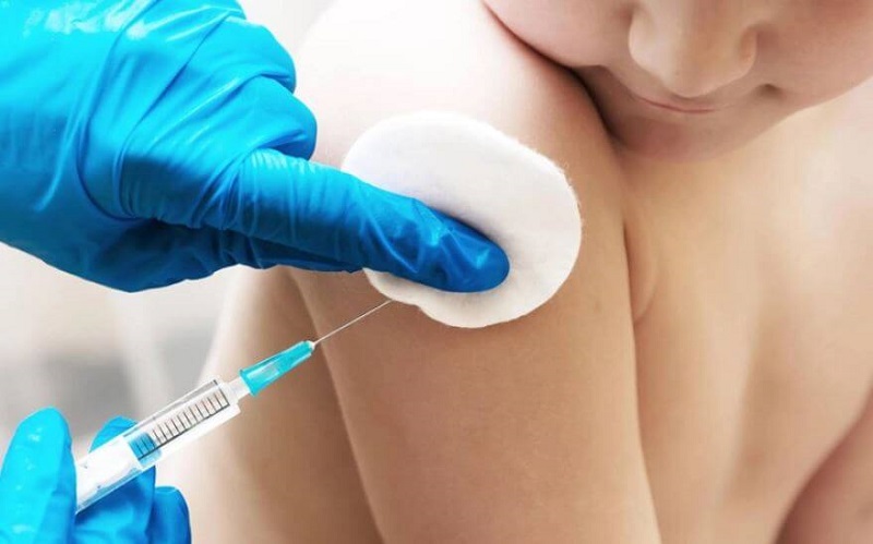 Một trong những cách phòng ngừa bệnh rubella là tiêm vaccine phòng bệnh.