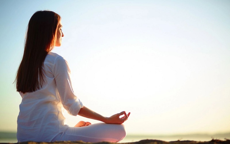 Thiền, tập yoga,... là một trong những giải pháp hạn chế hội chứng ruột kích thích .