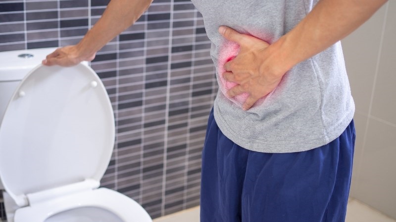 Một trong những triệu chứng rõ ràng nhất của hội chứng ruột kích thích là đau âm ỉ vùng bụng.