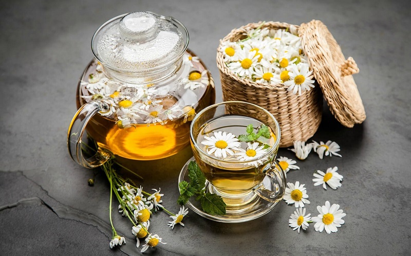 Trà hoa cúc còn liên quan đến việc cải thiện độ nhạy insulin, quản lý glucose và giúp giảm căng thẳng oxy hóa trong cơ thể.