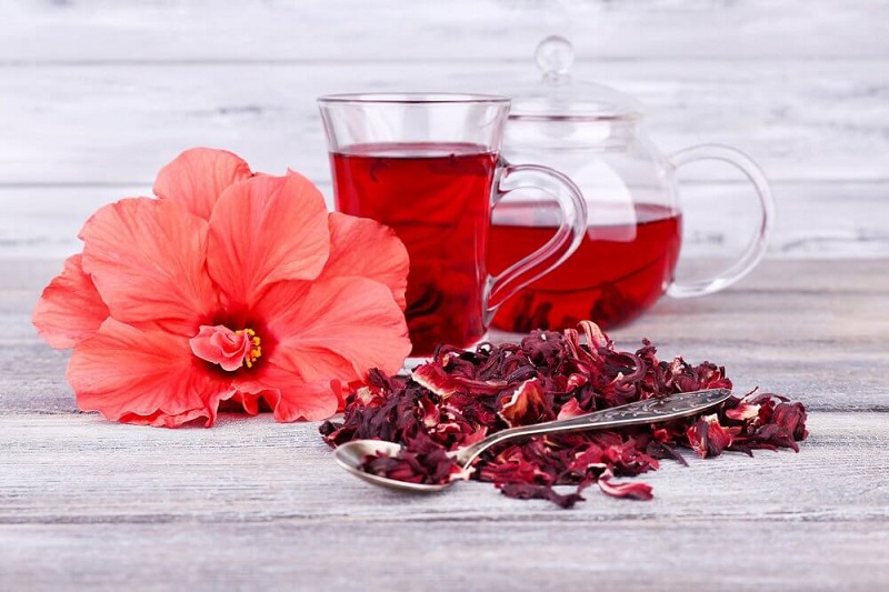 Trà hoa dâm bụt mang lại nhiều lợi ích sức khỏe cho tim mạch, tiểu đường, giảm nguy cơ đột quỵ.