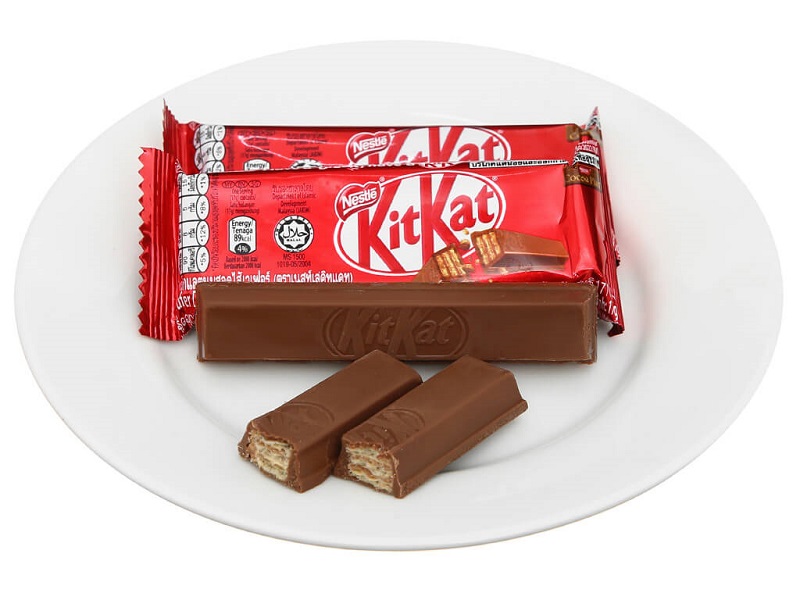 Hàm lượng calo trong Kitkat tương đối cao, nếu bạn ăn quá nhiều sẽ gây tăng cân nếu bạn ăn không kiểm soát.