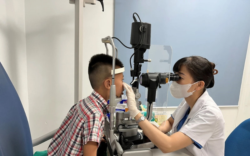 Việc khám mắt định kỳ giúp phát hiện sớm bệnh lý, có phương pháp điều trị kịp thời
