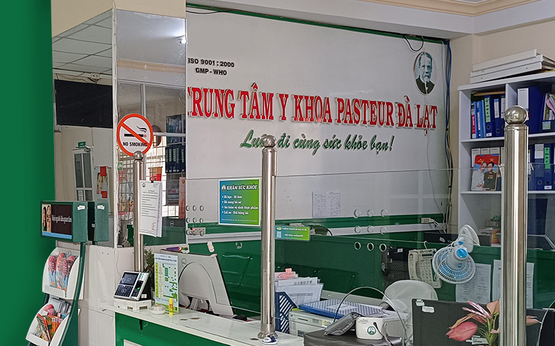 Trung tâm trang bị một số dòng máy tốt để phục vụ nhu cầu khám, điều trị nhãn khoa cho người dân