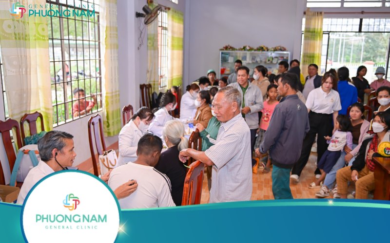 Phòng khám Đa khoa Phương Nam tham gia thăm khám, cấp phát thuốc và tặng quà cho người dân khó khăn xã Liêng Srônh