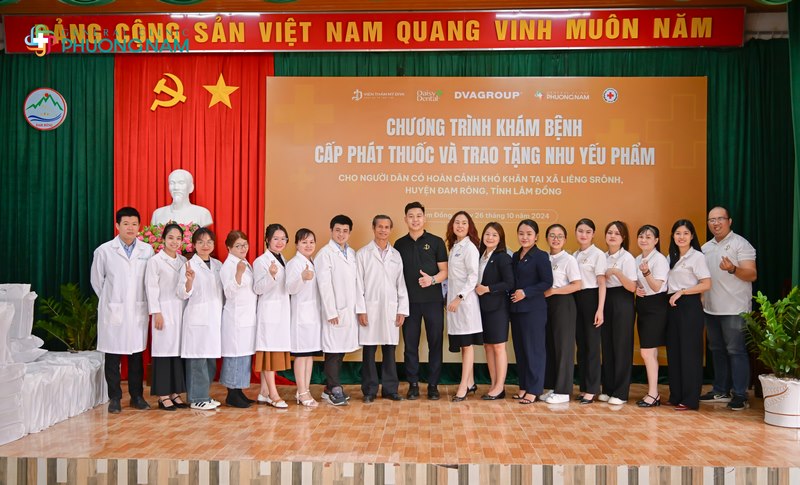 Phòng khám Đa khoa Phương Nam tham gia thăm khám, cấp phát thuốc và tặng quà cho người dân khó khăn xã Liêng Srônh