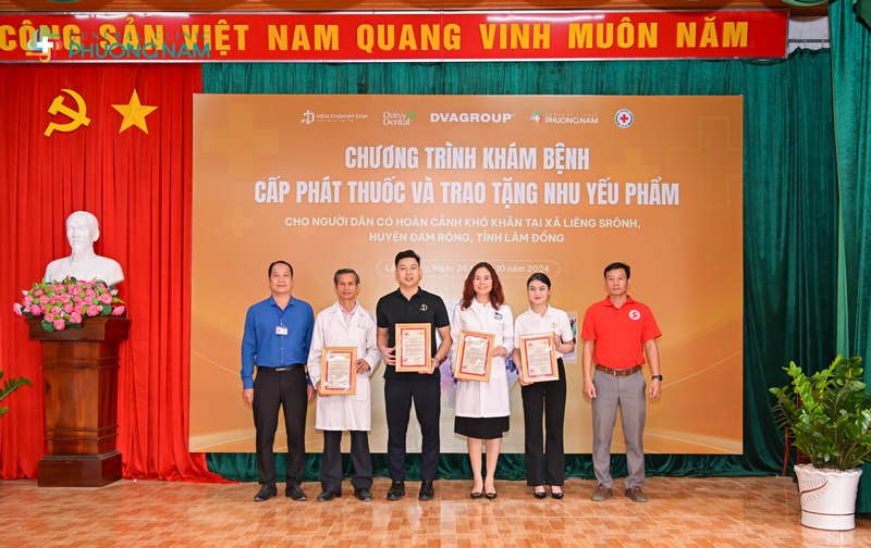 Phòng khám Đa khoa Phương Nam tham gia thăm khám, cấp phát thuốc và tặng quà cho người dân khó khăn xã Liêng Srônh