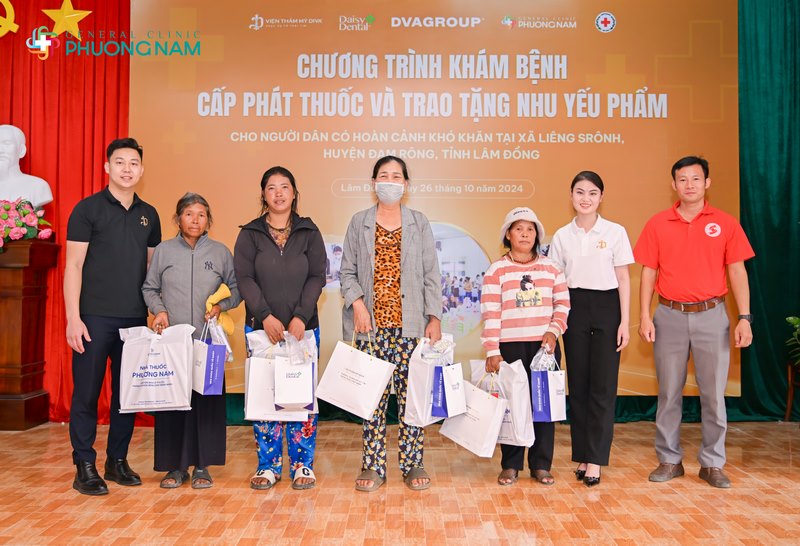 Phòng khám Đa khoa Phương Nam tham gia thăm khám, cấp phát thuốc và tặng quà cho người dân khó khăn xã Liêng Srônh