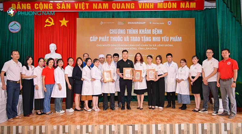 Phòng khám Đa khoa Phương Nam tham gia thăm khám, cấp phát thuốc và tặng quà cho người dân khó khăn xã Liêng Srônh